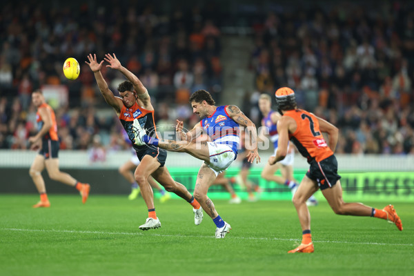 AFL 2025 Round 07 - GWS v Western Bulldogs - A-58999682
