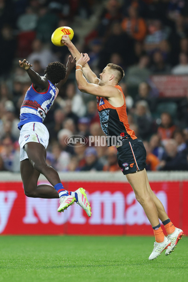 AFL 2025 Round 07 - GWS v Western Bulldogs - A-58999718