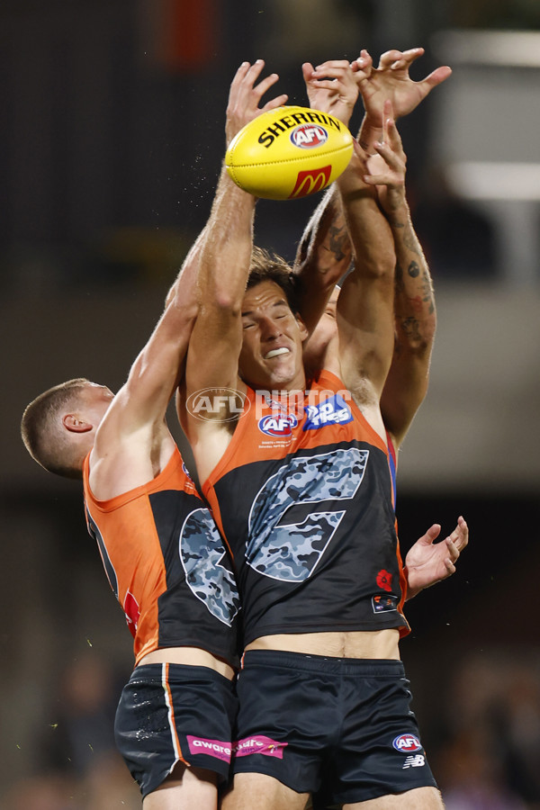 AFL 2025 Round 07 - GWS v Western Bulldogs - A-59000674