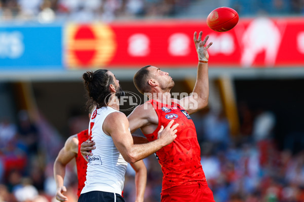AFL 2025 Round 07 - Gold Coast v Sydney - A-59010383