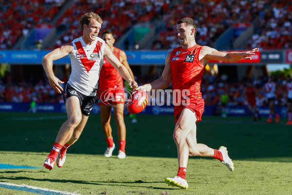AFL 2025 Round 07 - Gold Coast v Sydney - A-59015496