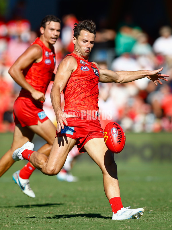 AFL 2025 Round 07 - Gold Coast v Sydney - A-59016222