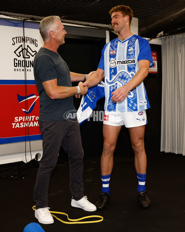 AFL 2025 Round 08 - Essendon v North Melbourne - A-59110331