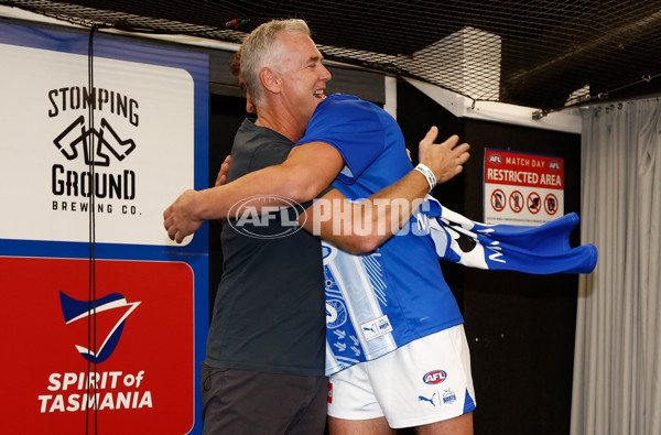 AFL 2025 Round 08 - Essendon v North Melbourne - A-59110332