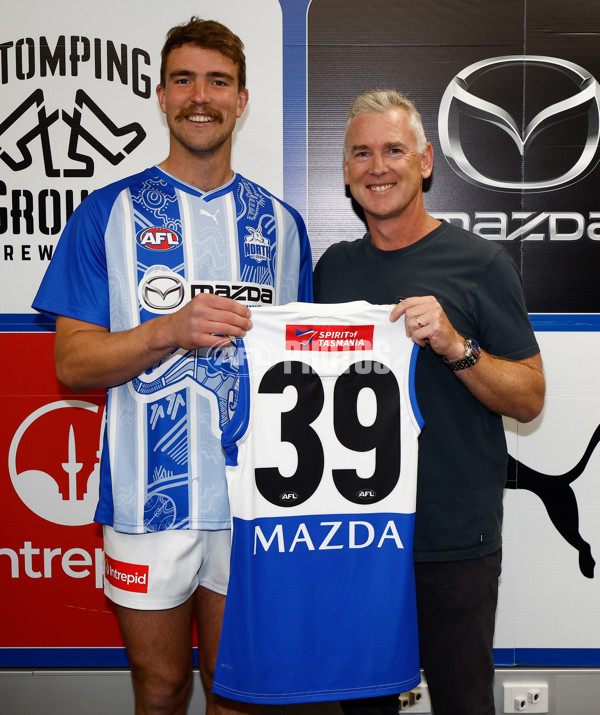 AFL 2025 Round 08 - Essendon v North Melbourne - A-59110518