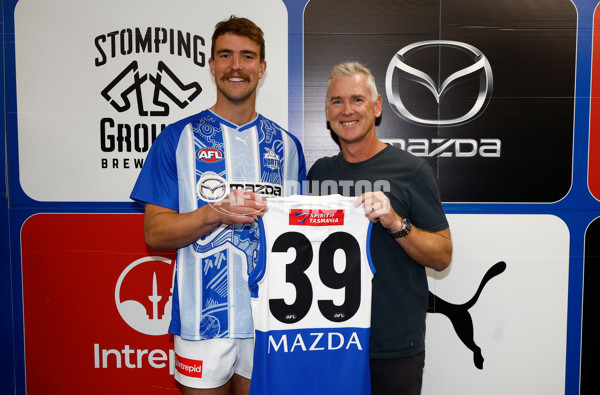 AFL 2025 Round 08 - Essendon v North Melbourne - A-59110519