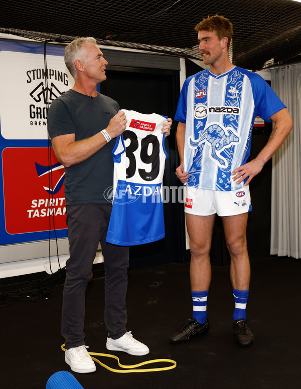 AFL 2025 Round 08 - Essendon v North Melbourne - A-59110522