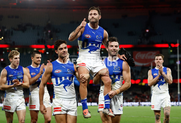 AFL 2025 Round 08 - Essendon v North Melbourne - A-59118912