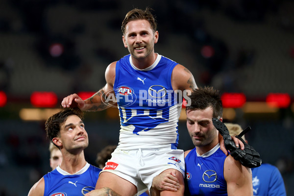 AFL 2025 Round 08 - Essendon v North Melbourne - A-59119471