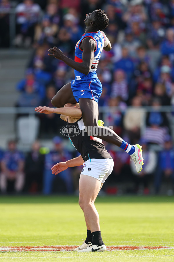 AFL 2025 Round 08 - Western Bulldogs v Port Adelaide - A-59143455