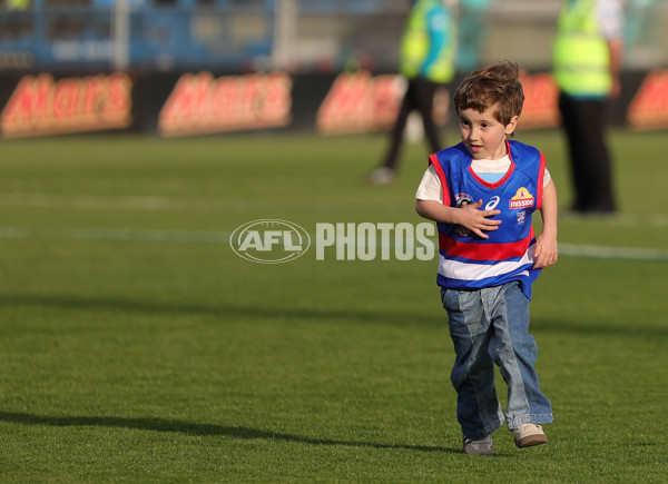 AFL 2025 Round 08 - Western Bulldogs v Port Adelaide - A-59151981