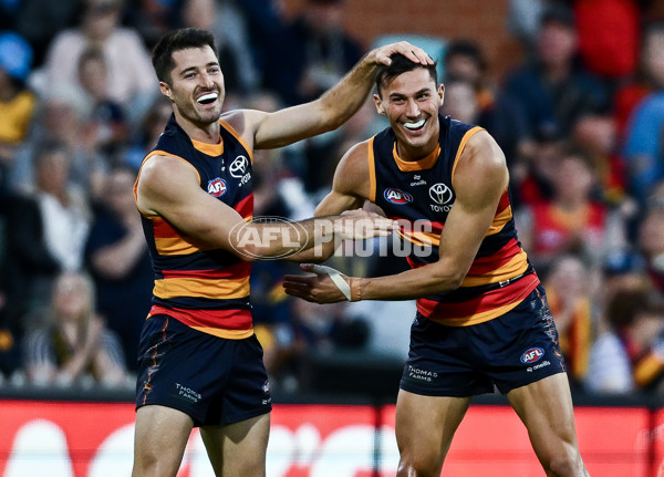 AFL 2025 Round 08 - Adelaide v Carlton - A-59156732