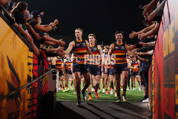 AFL 2025 Round 08 - Adelaide v Carlton - A-59159229