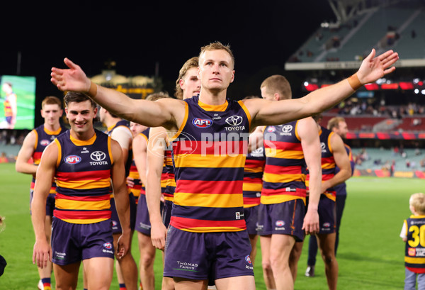 AFL 2025 Round 08 - Adelaide v Carlton - A-59159230