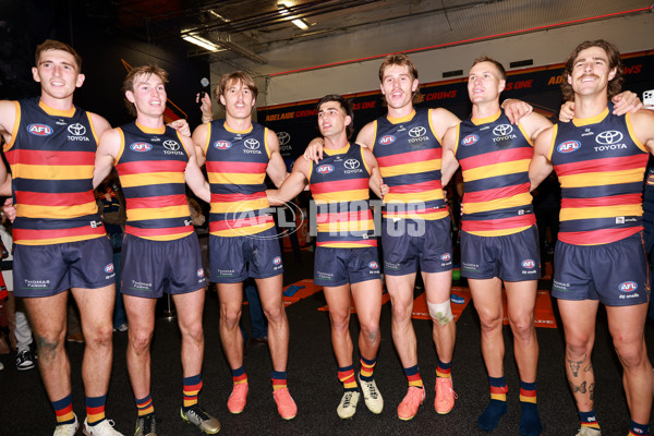 AFL 2025 Round 08 - Adelaide v Carlton - A-59159231