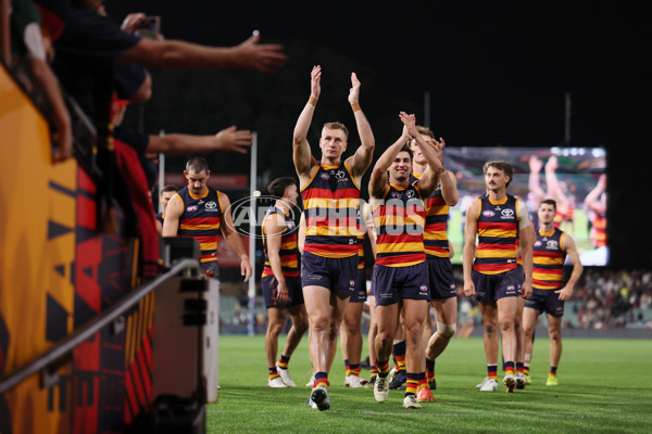 AFL 2025 Round 08 - Adelaide v Carlton - A-59159234