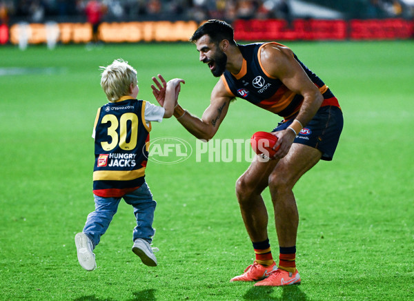 AFL 2025 Round 08 - Adelaide v Carlton - A-59161156