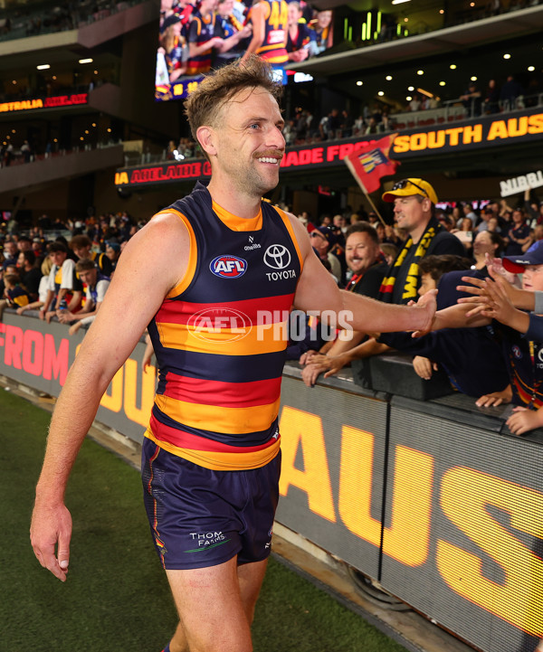 AFL 2025 Round 08 - Adelaide v Carlton - A-59161161
