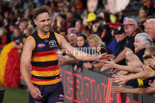 AFL 2025 Round 08 - Adelaide v Carlton - A-59161163