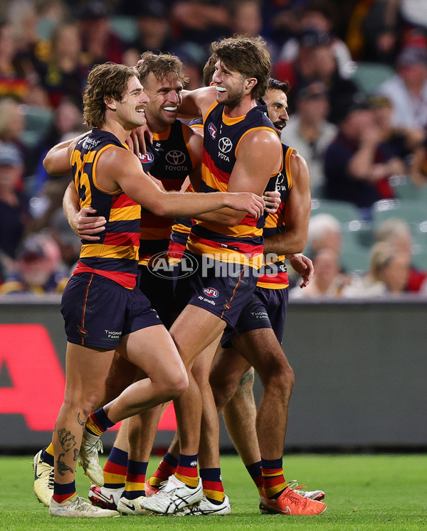 AFL 2025 Round 08 - Adelaide v Carlton - A-59163947