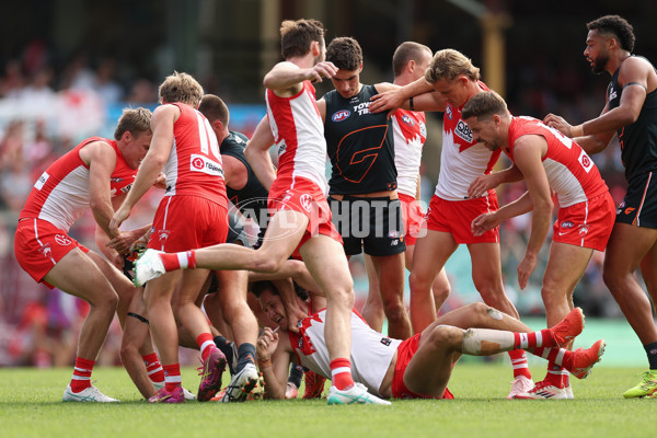AFL 2025 Round 08 - Sydney v GWS - A-59189265