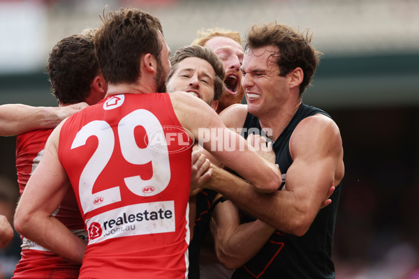 AFL 2025 Round 08 - Sydney v GWS - A-59199453