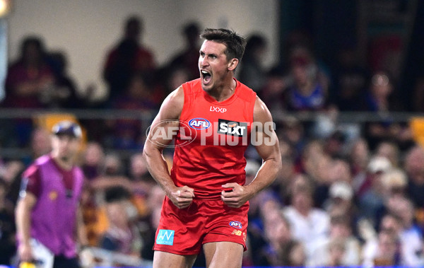 AFL 2025 Round 08 - Brisbane v Gold Coast - A-59214940