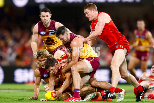 AFL 2025 Round 08 - Brisbane v Gold Coast - A-59217215
