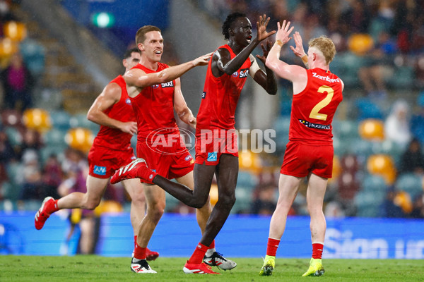 AFL 2025 Round 08 - Brisbane v Gold Coast - A-59217260