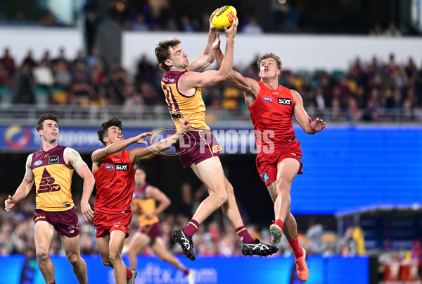 AFL 2025 Round 08 - Brisbane v Gold Coast - A-59219902