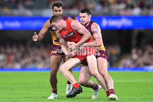 AFL 2025 Round 08 - Brisbane v Gold Coast - A-59219908