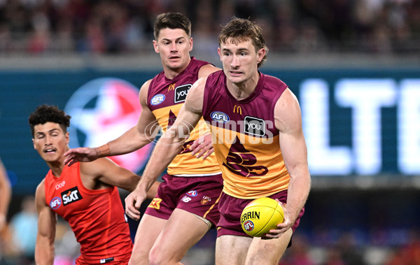 AFL 2025 Round 08 - Brisbane v Gold Coast - A-59221827