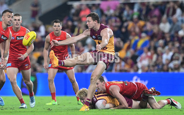 AFL 2025 Round 08 - Brisbane v Gold Coast - A-59222471