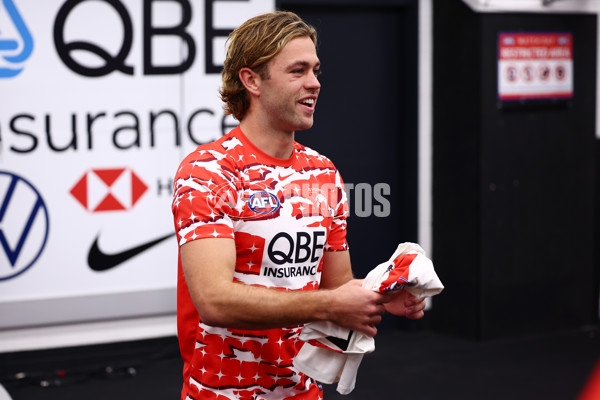 AFL 2025 Round 09 - Essendon v Sydney - A-59373444