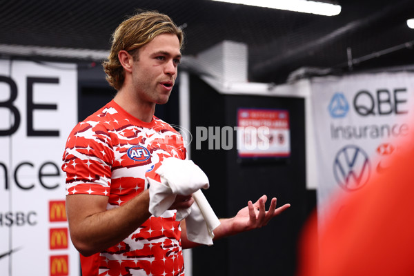 AFL 2025 Round 09 - Essendon v Sydney - A-59373446