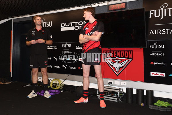 AFL 2025 Round 09 - Essendon v Sydney - A-59373452