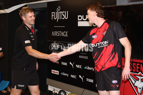 AFL 2025 Round 09 - Essendon v Sydney - A-59376697
