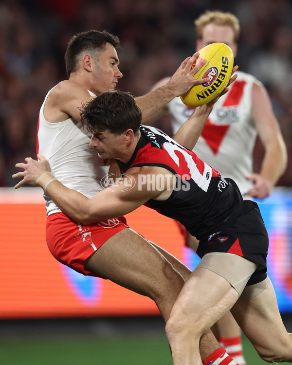 AFL 2025 Round 09 - Essendon v Sydney - A-59378621