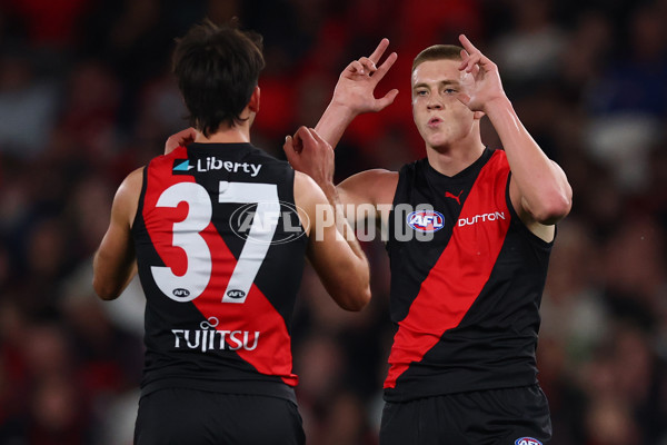 AFL 2025 Round 09 - Essendon v Sydney - A-59378650