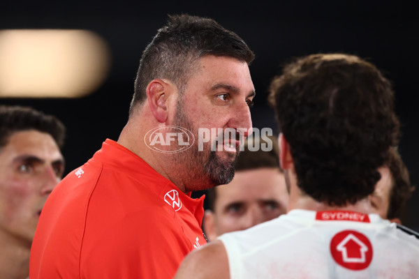 AFL 2025 Round 09 - Essendon v Sydney - A-59381150