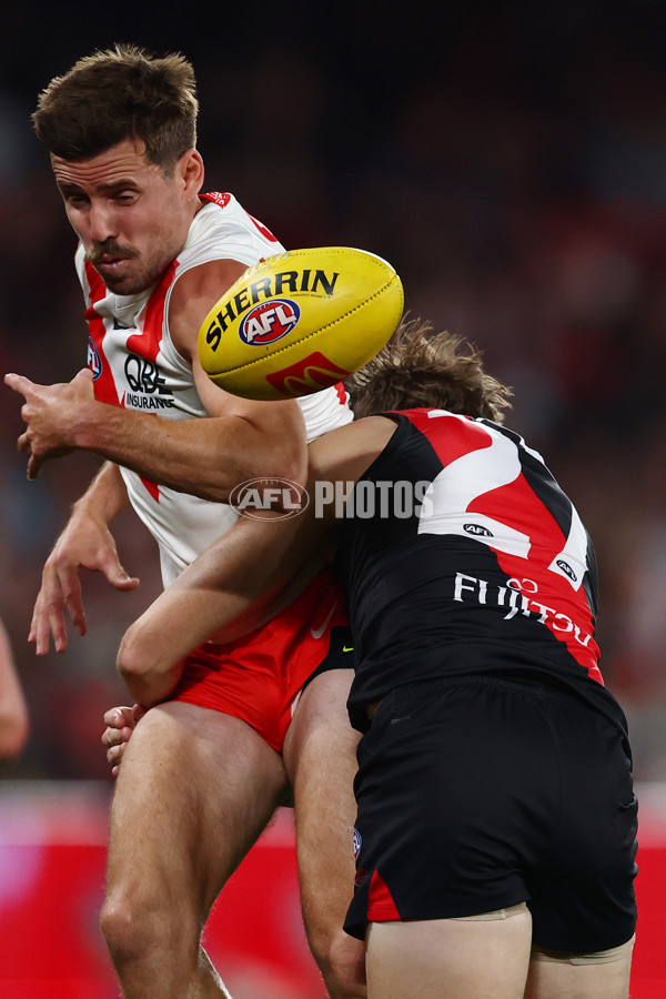 AFL 2025 Round 09 - Essendon v Sydney - A-59381152