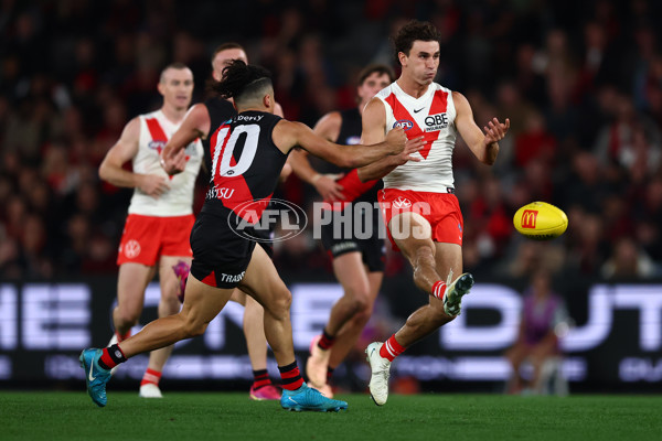 AFL 2025 Round 09 - Essendon v Sydney - A-59381229