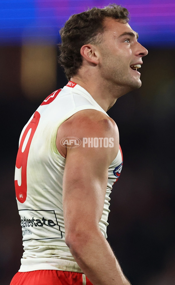 AFL 2025 Round 09 - Essendon v Sydney - A-59383769
