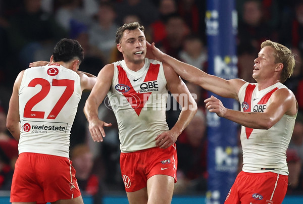 AFL 2025 Round 09 - Essendon v Sydney - A-59386219