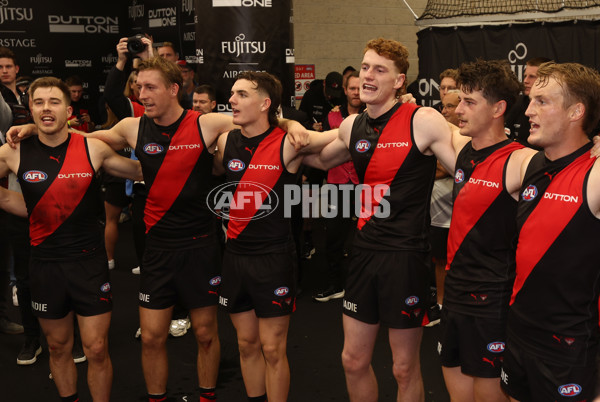 AFL 2025 Round 09 - Essendon v Sydney - A-59386341