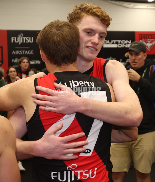 AFL 2025 Round 09 - Essendon v Sydney - A-59386343