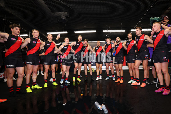 AFL 2025 Round 09 - Essendon v Sydney - A-59386347