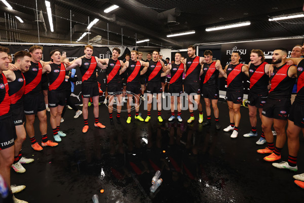AFL 2025 Round 09 - Essendon v Sydney - A-59386348