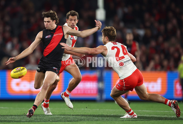 AFL 2025 Round 09 - Essendon v Sydney - A-59389480