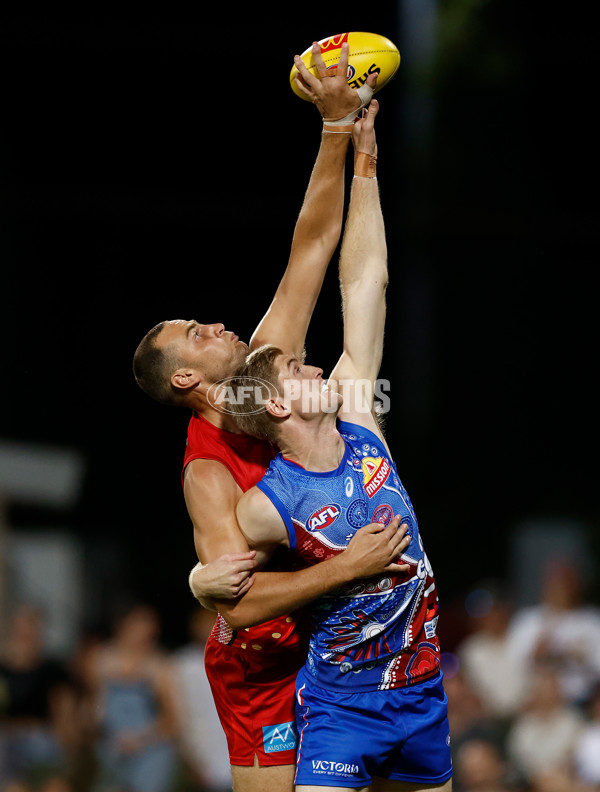 AFL 2025 Round 09 - Gold Coast v Western Bulldogs - A-59389506